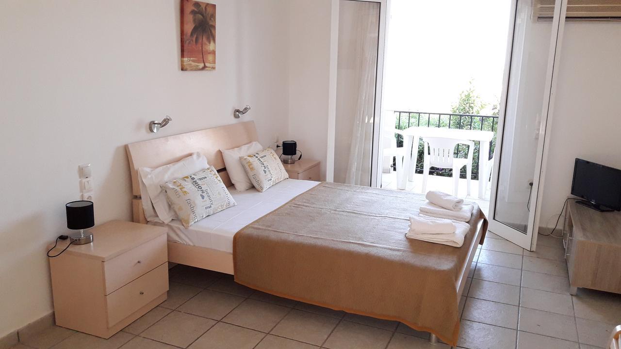 Yiannis Studios Planos Exterior foto